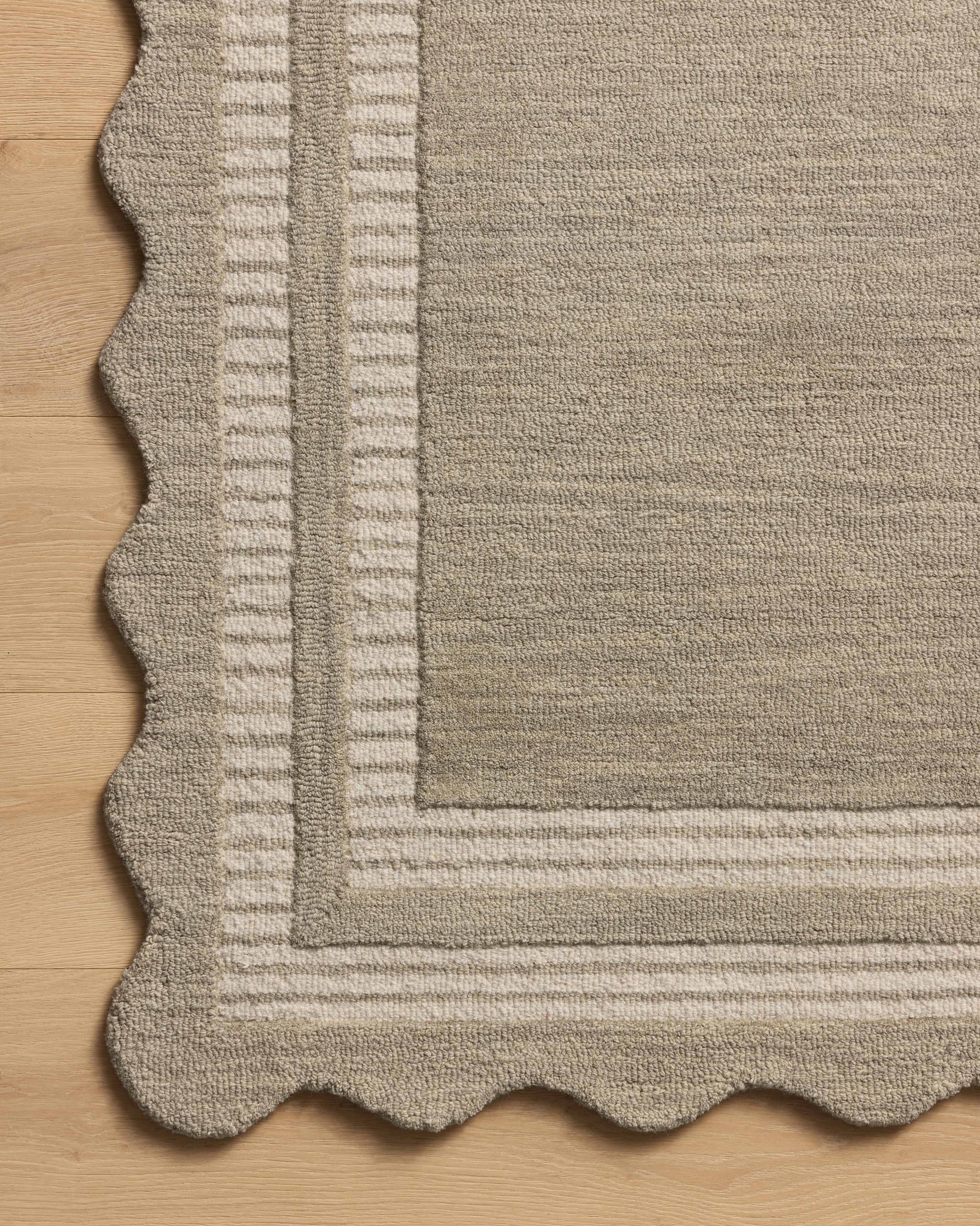 Scottie Fog / Ivory shown from another angle.