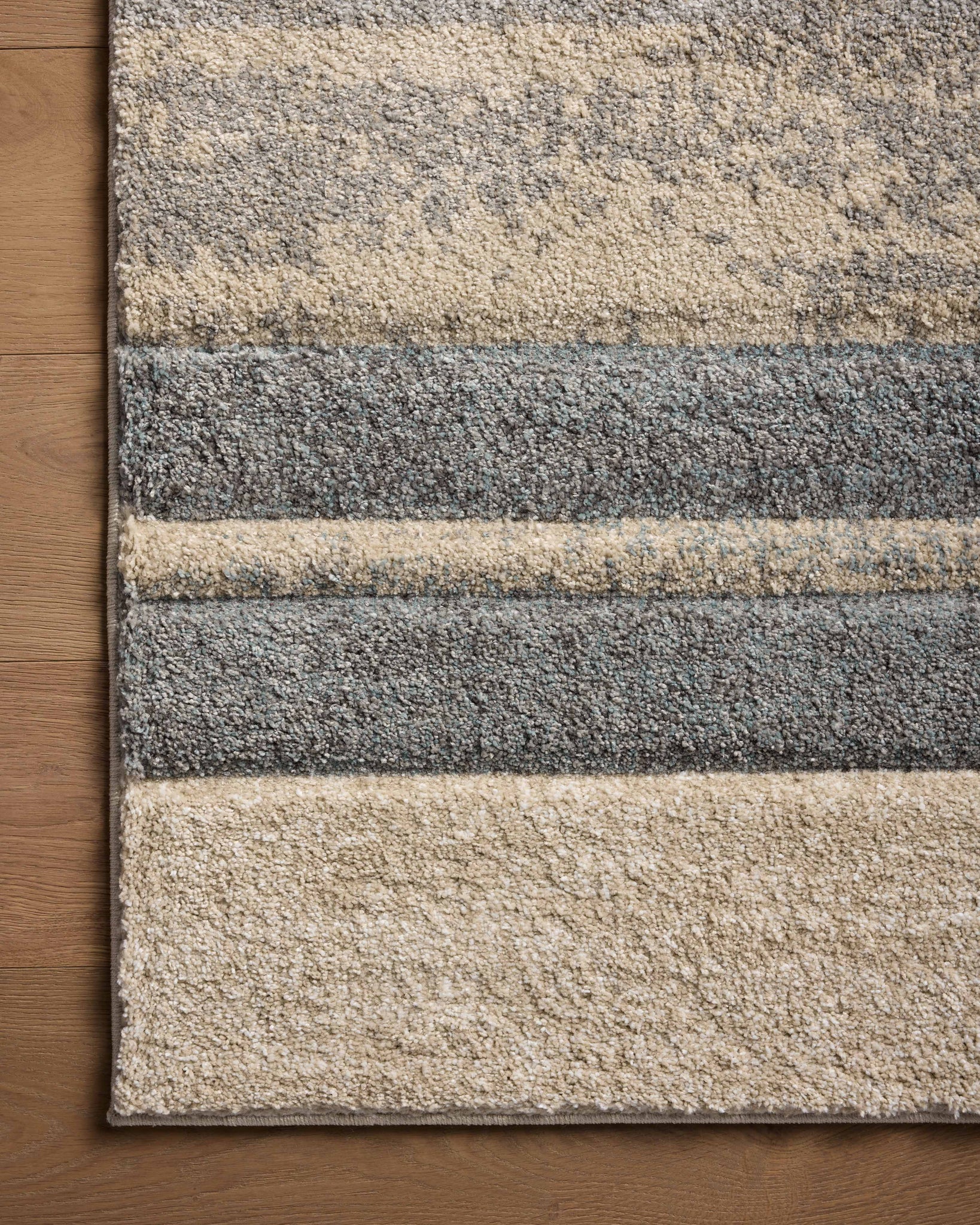 Silas Slate / Sand shown from a different angle to reveal its pattern.