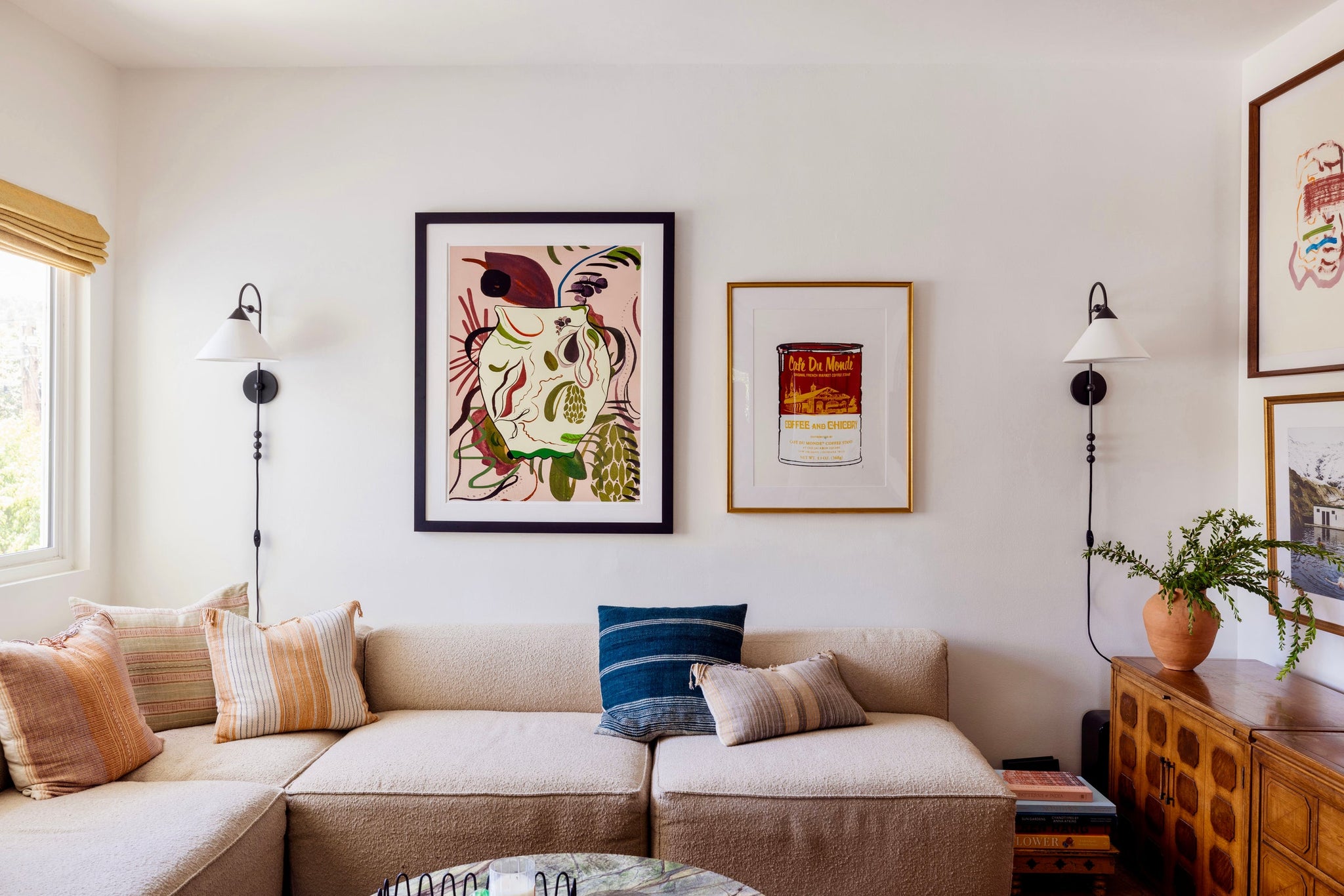 Sang Wall Sconce - Lifestyle [HL682201-OB]